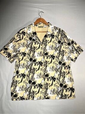 Vintage Onque Woman 100%
Cotton Short Sleeve Button-Up
Palm Tree Theme Shirt -2X